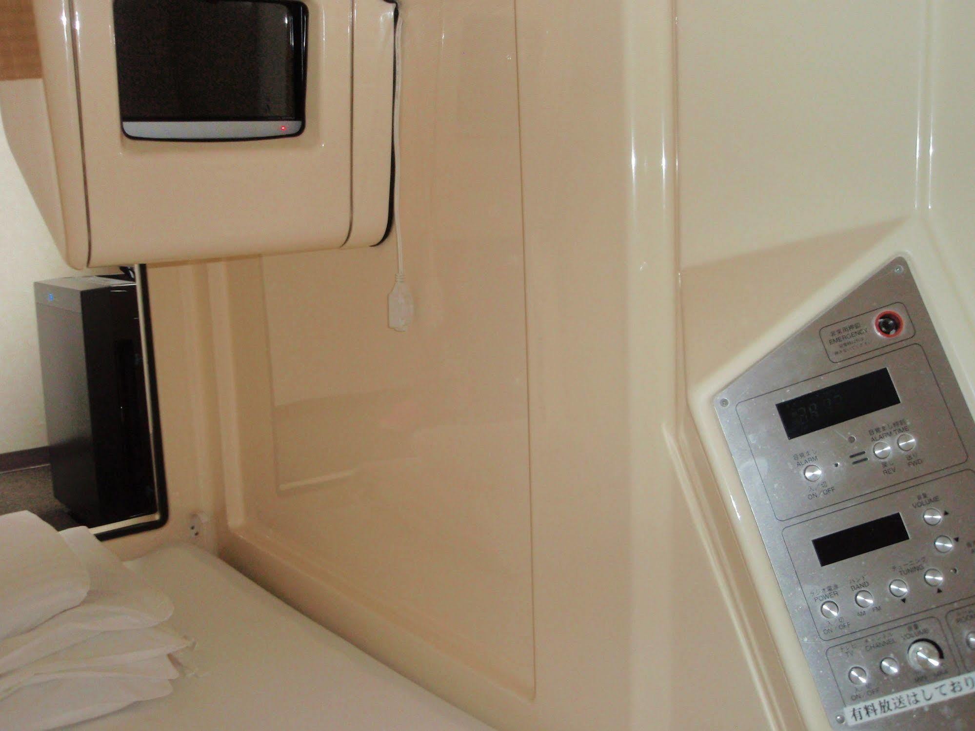 Capsule Hotel Kobe Sannomiya (Adults Only) Экстерьер фото
