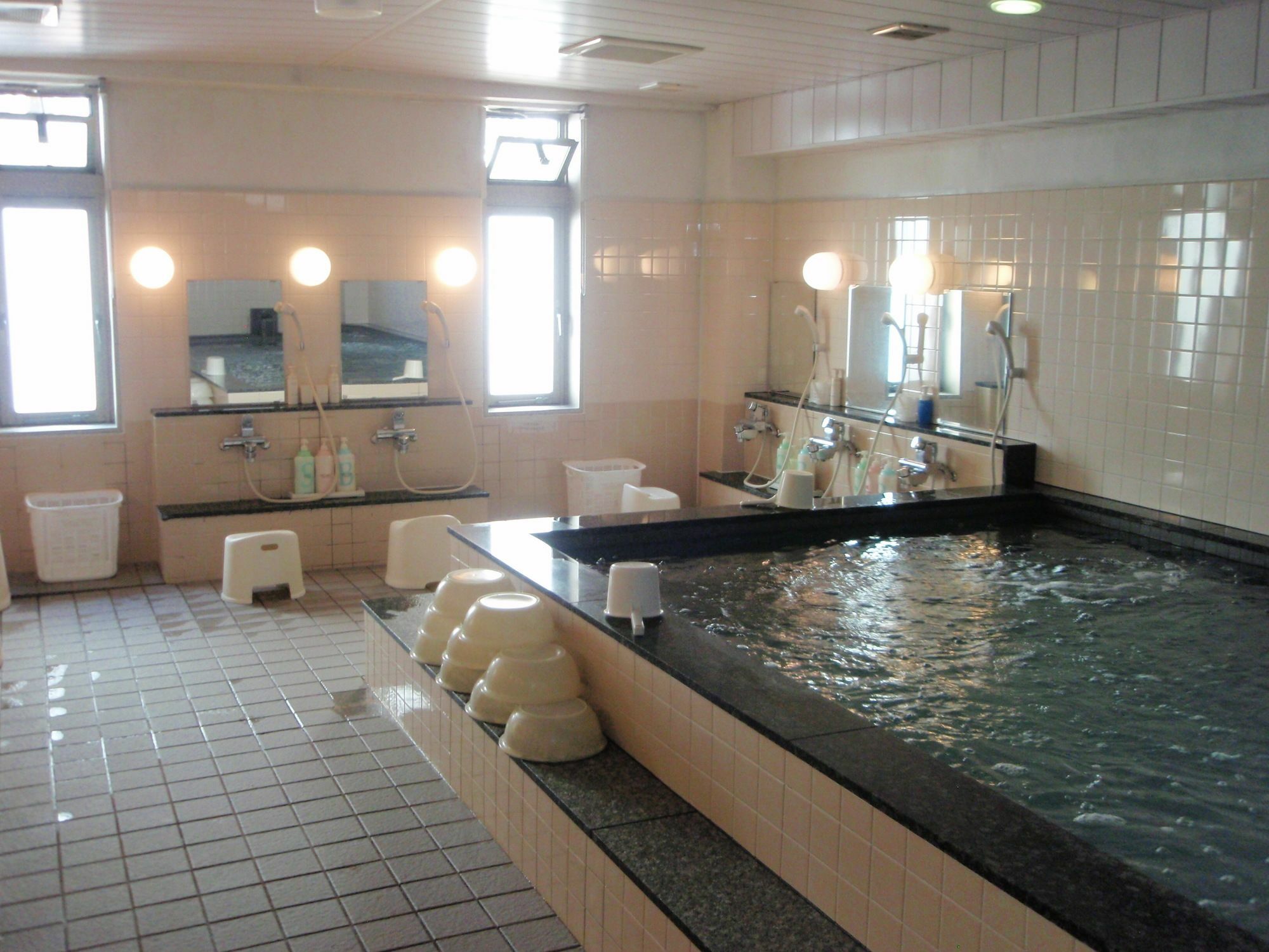 Capsule Hotel Kobe Sannomiya (Adults Only) Экстерьер фото