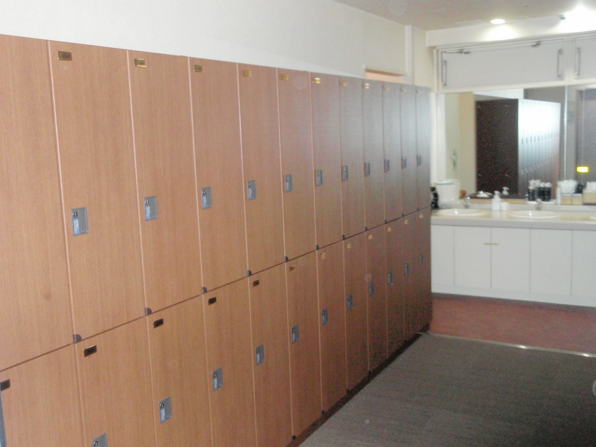 Capsule Hotel Kobe Sannomiya (Adults Only) Экстерьер фото